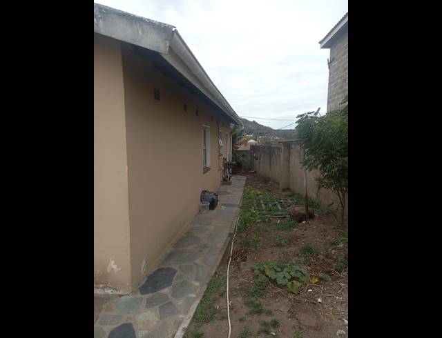 3 BEDROOM HOUSE FOR SALE IN UMLAZI BB